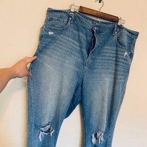 American Eagle Mom Jean High Waisted Light Wash